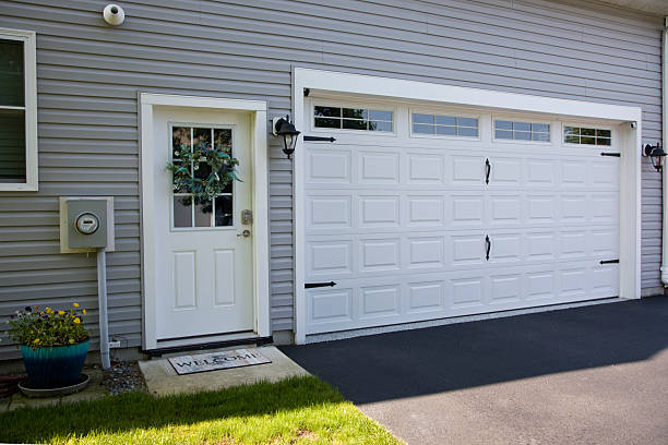 24/7 Emergency Garage Door Panel Replacement experts in Iosco County County, MI